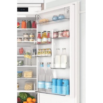 Frigider incorporat Indesit INC20T321EU Frigider incorporat Indesit INC20T321EU