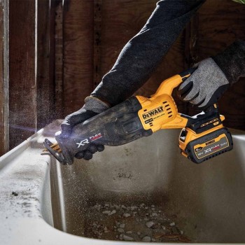 Ferăstrău alternativ DeWalt DCS386NT